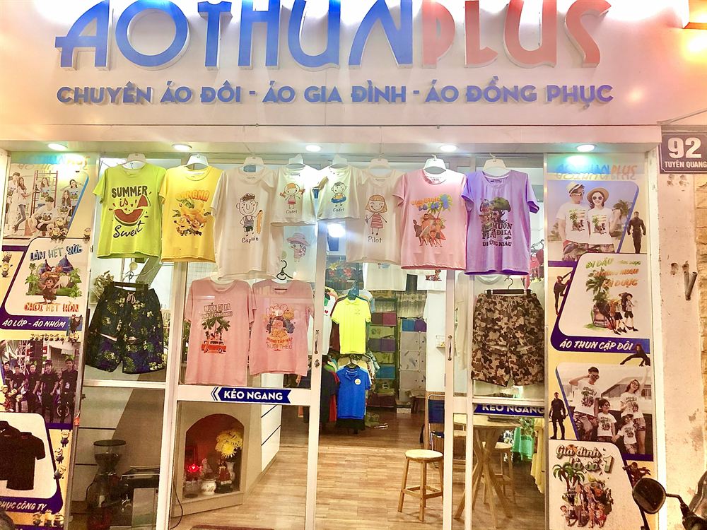 Mặt trước cửa hàng Aothunplus
